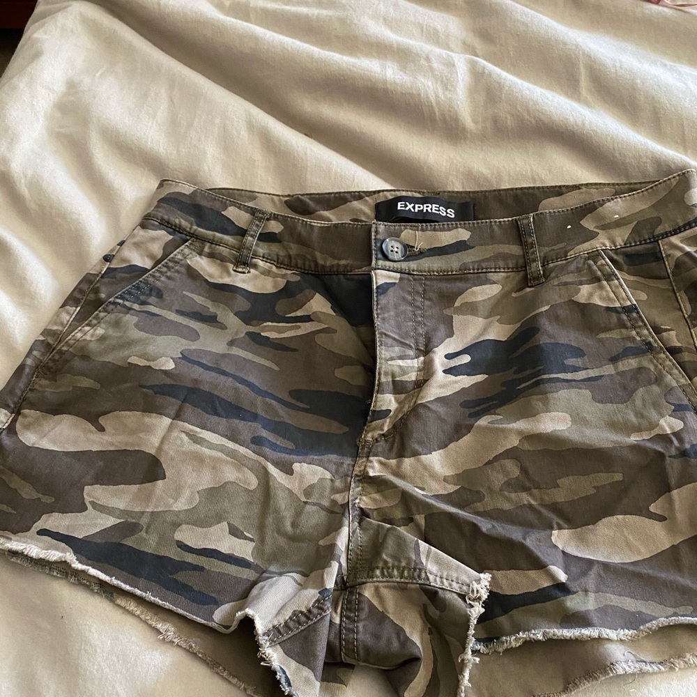 Express Camo size 8 shorts